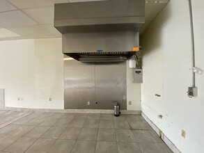 1531 Monument Rd, Jacksonville, FL for lease Interior Photo- Image 2 of 7