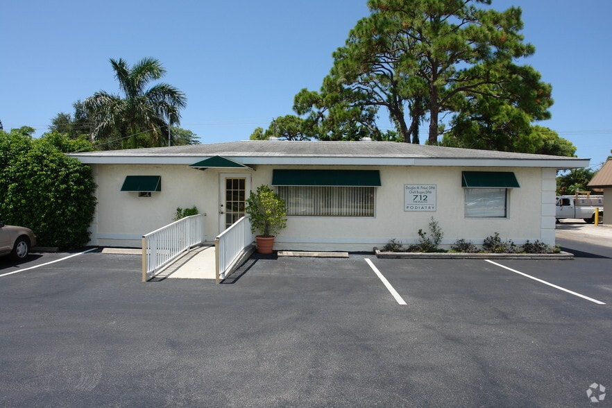 712 The Rialto, Venice, FL for lease - Building Photo - Image 2 of 4