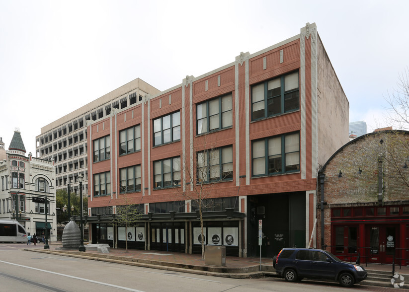 300 Main St, Houston, TX for lease - Building Photo - Image 3 of 9