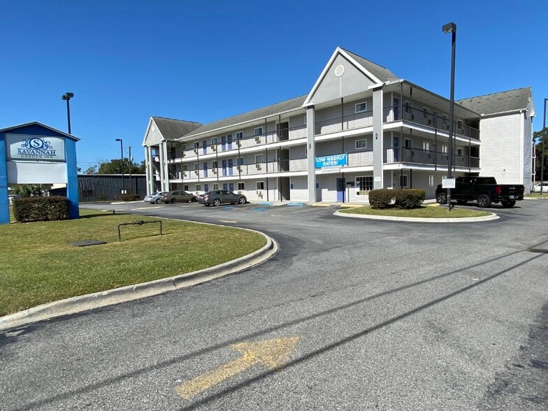 3822 Ogeechee Rd, Savannah, GA for sale - Building Photo - Image 2 of 10