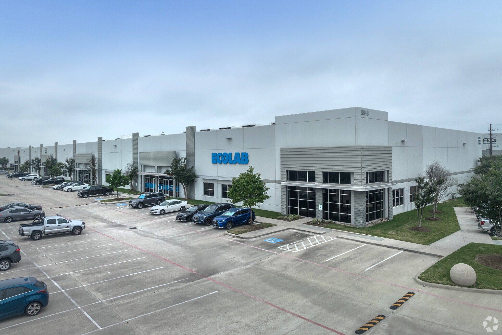 8846 N Sam Houston Pky W, Houston, TX for lease Primary Photo- Image 1 of 5