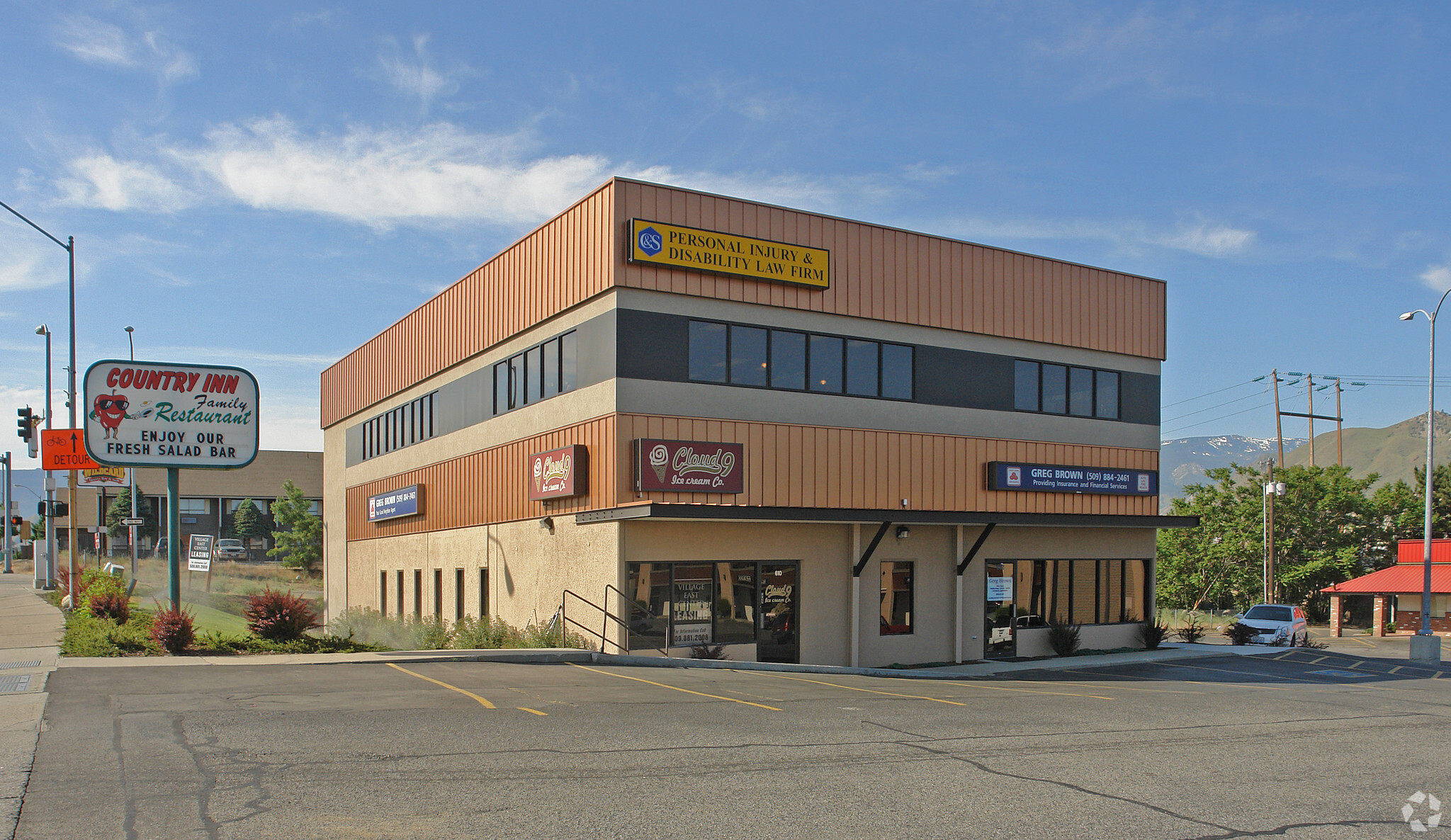 610-616 N Valley Mall Pky, East Wenatchee, WA for lease Building Photo- Image 1 of 19