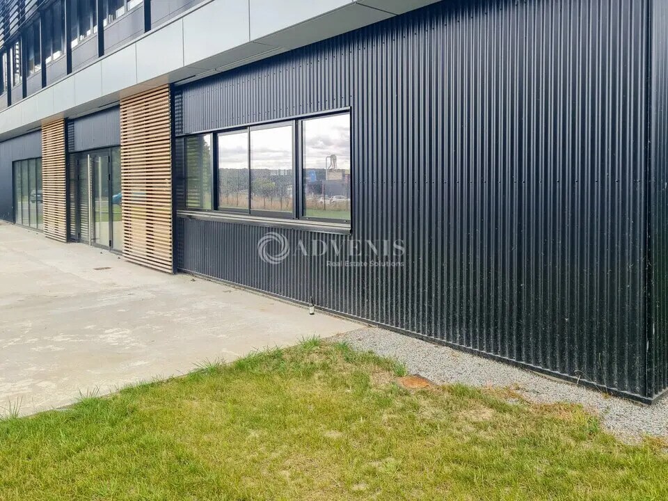 Retail in Lamballe-Armor for lease Building Photo- Image 1 of 11