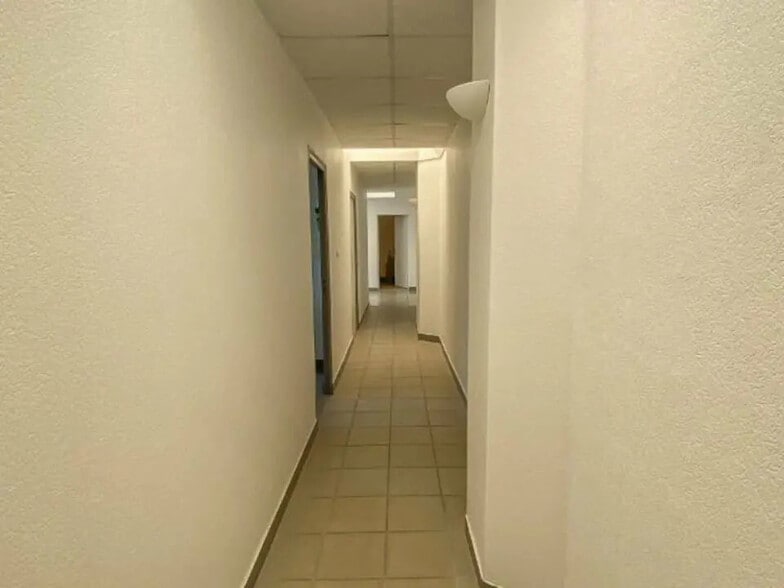 Office in BRIVE-LA-GAILLARDE for lease - Interior Photo - Image 3 of 3