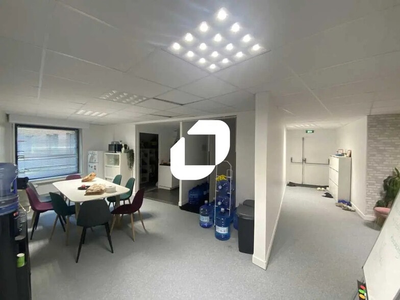 Office in Cergy for lease - Interior Photo - Image 3 of 9