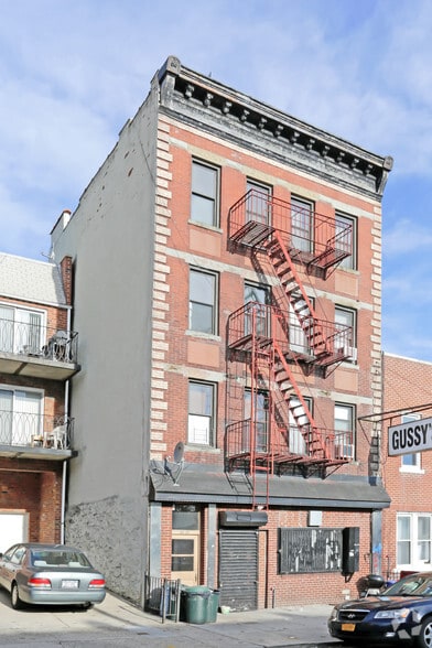 20-14 29th St, Astoria, NY for sale - Building Photo - Image 1 of 1
