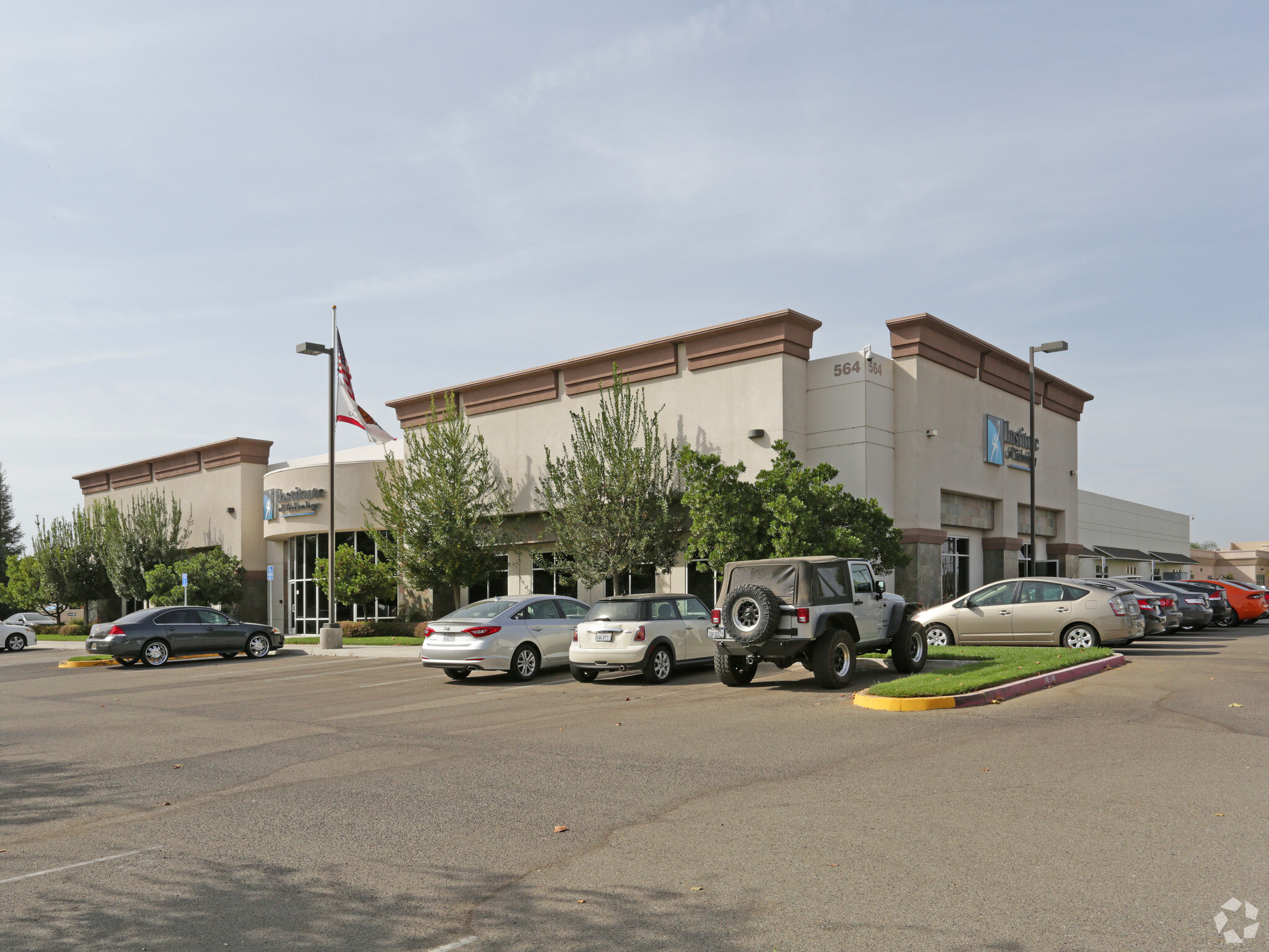 564 W Herndon Ave, Clovis, CA for sale Building Photo- Image 1 of 1