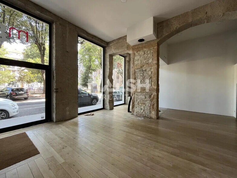 Retail in Lyon for lease - Interior Photo - Image 2 of 7