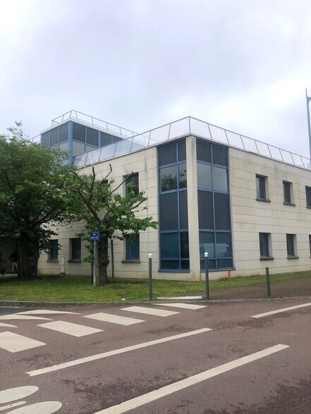 Flex in Croissy-sur-Seine for lease - Building Photo - Image 2 of 7