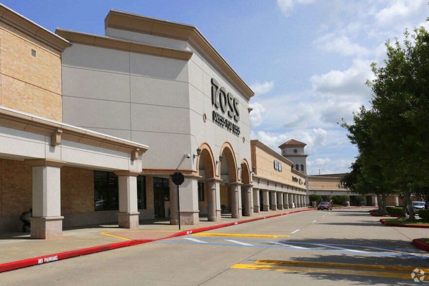 2513-2745 Town Center Blvd, Sugar Land, TX for lease - Primary Photo - Image 1 of 18