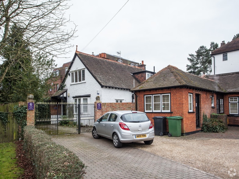 6 Esher Park Ave, Esher for sale - Primary Photo - Image 1 of 1