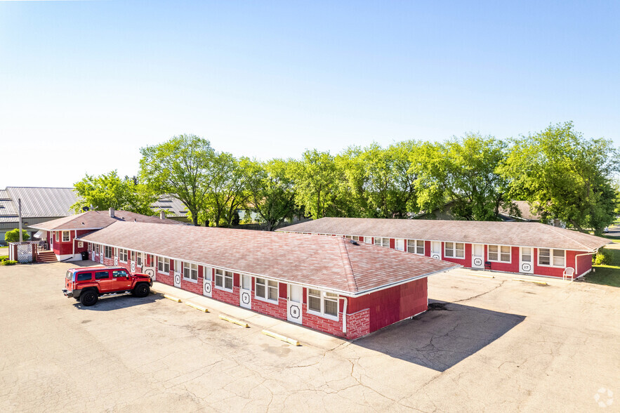 1321 Madison Ave, Fort Atkinson, WI for sale - Building Photo - Image 1 of 1