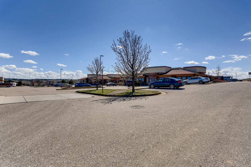 15530 E Broncos Pky, Centennial, CO for lease - Building Photo - Image 3 of 6