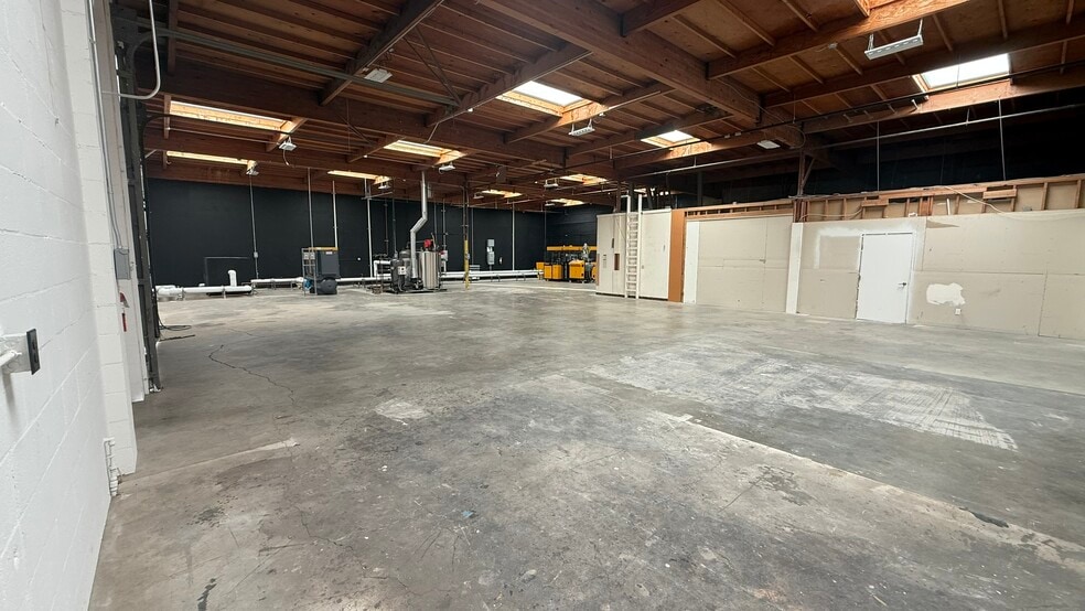 2005 Palma Dr, Ventura, CA for lease - Building Photo - Image 3 of 6