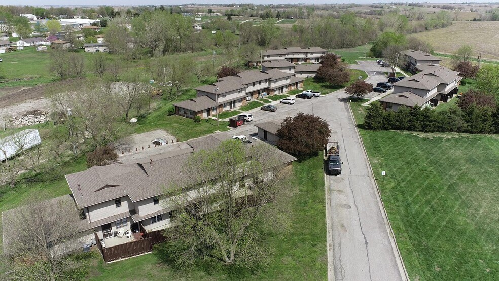 206 E Miami St, Hiawatha, KS for sale - Building Photo - Image 1 of 1