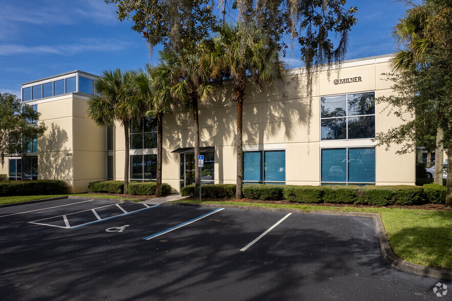 2000 N Alafaya Trl, Orlando, FL for lease - Building Photo - Image 2 of 5