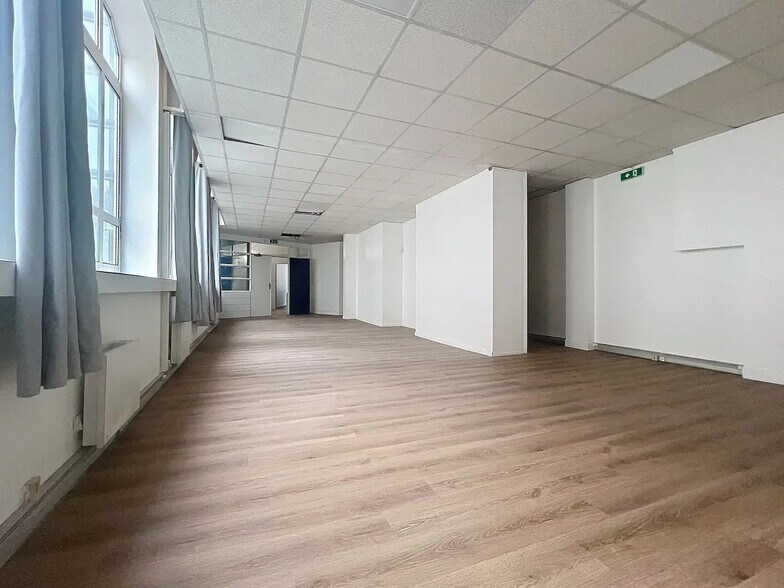 Office in Paris for lease - Building Photo - Image 3 of 12