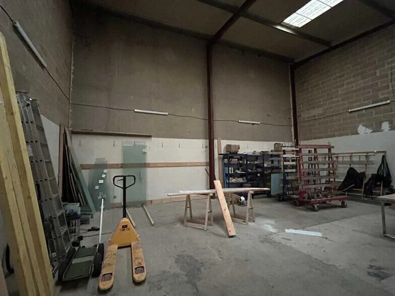 Flex in Stains for lease - Interior Photo - Image 2 of 4