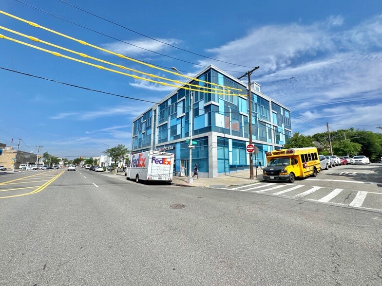 215-15 Northern Blvd, Bayside, NY for sale - Building Photo - Image 1 of 63