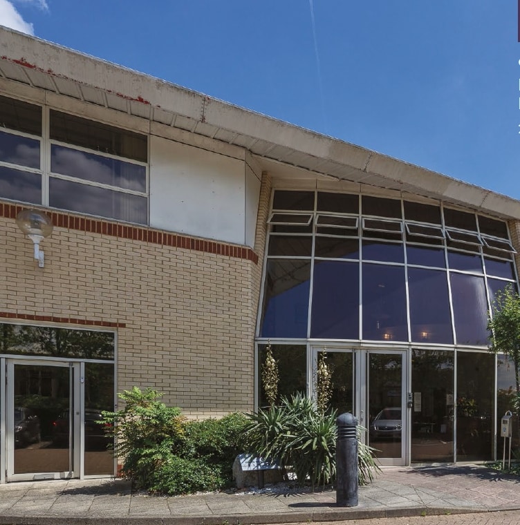 Heron Dr, Slough for sale Primary Photo- Image 1 of 1