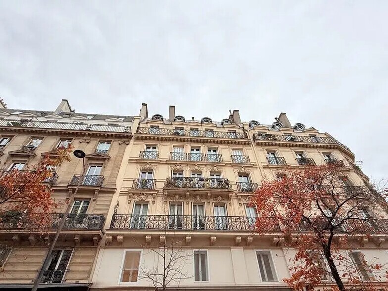 Office in Paris for lease - Building Photo - Image 1 of 10