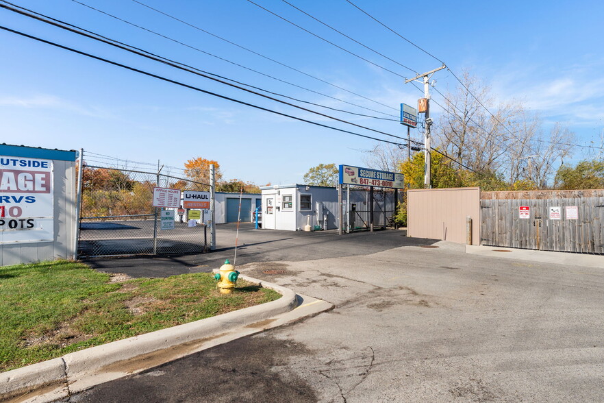 350 Lakehurst Rd, Waukegan, IL for sale - Primary Photo - Image 1 of 27