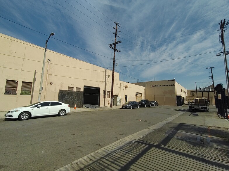 125-137 E 33rd St, Los Angeles, CA for sale - Building Photo - Image 1 of 1