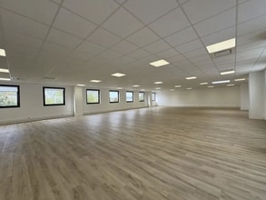 Office in Limonest for lease Interior Photo- Image 1 of 5