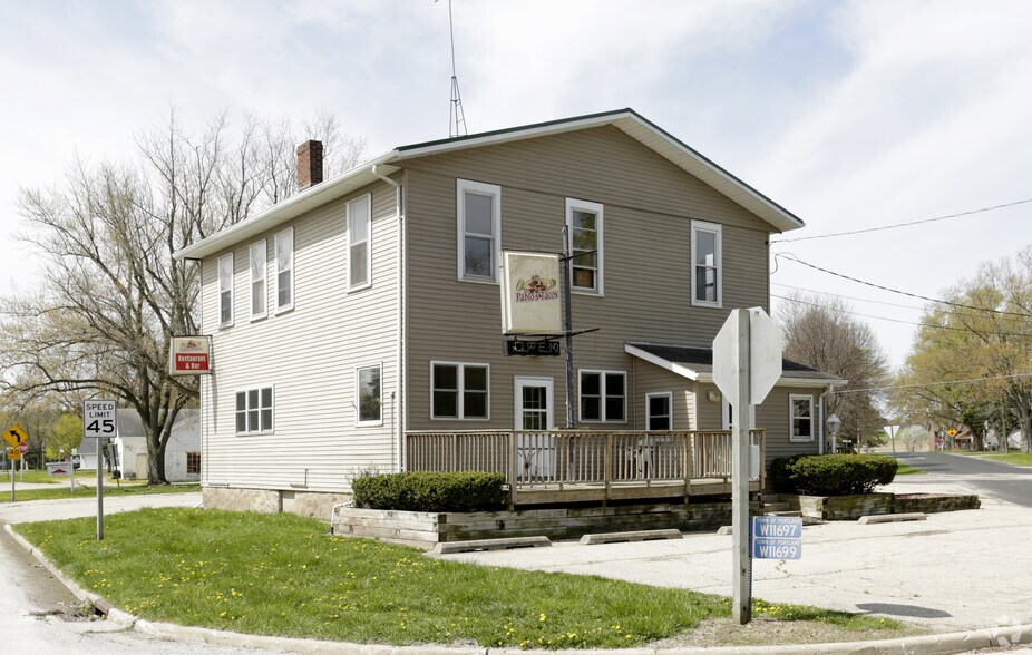W11699 2nd St, Waterloo, WI for sale - Primary Photo - Image 1 of 1