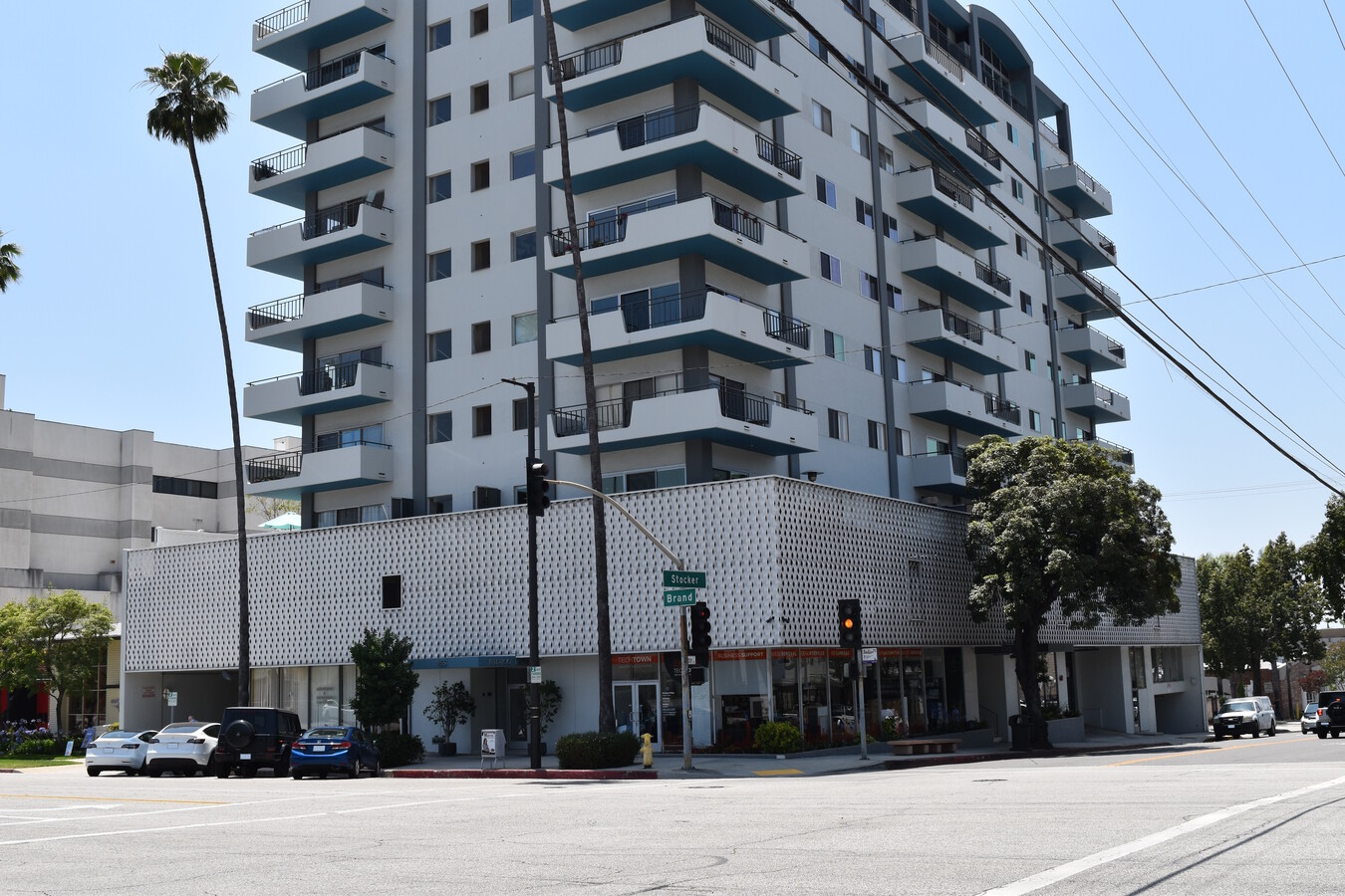 110 W Stocker St, Glendale, CA 91202