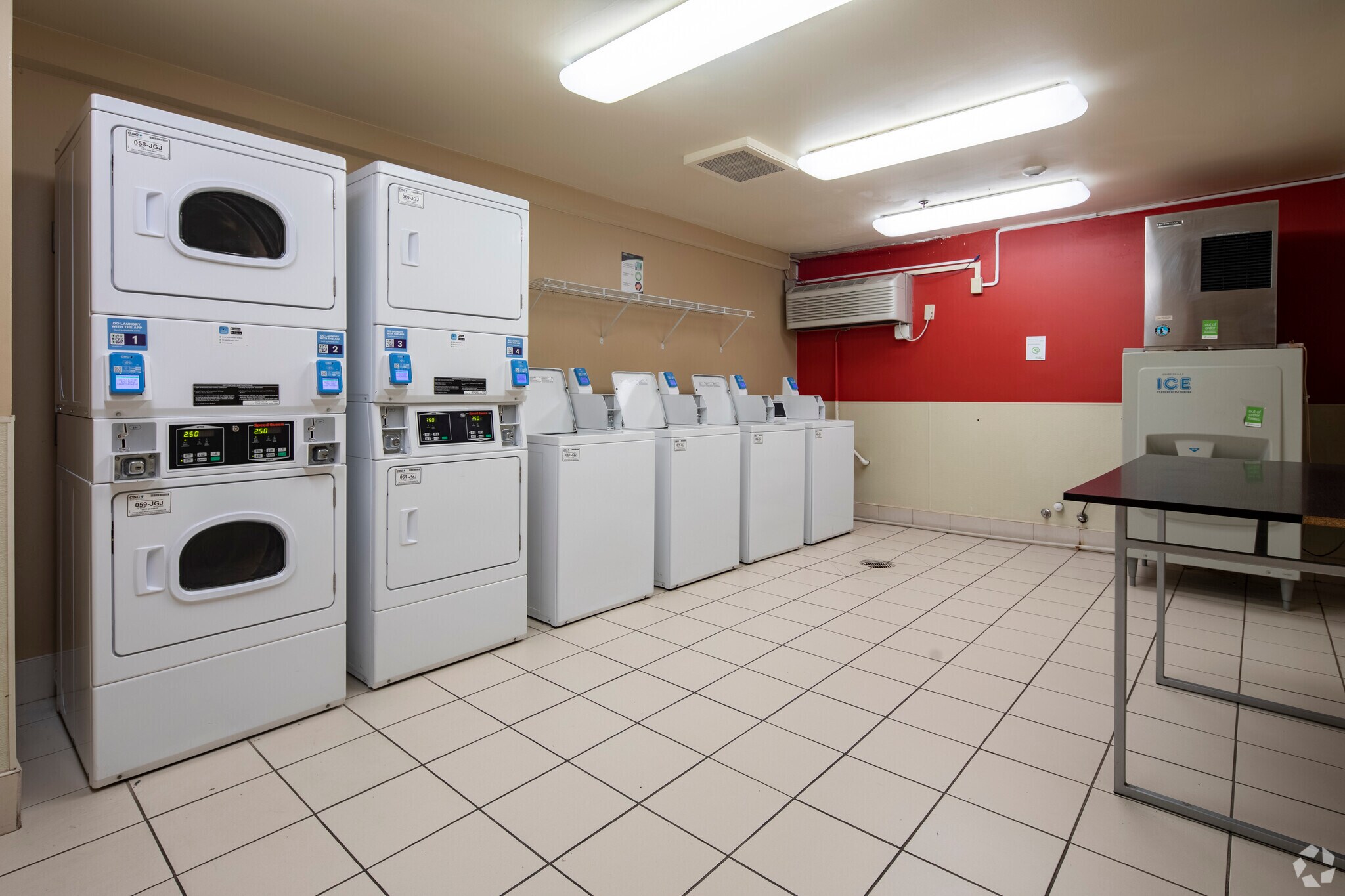 572 E Beasley Rd, Jackson, MS 39206 Suburban Studios Jackson East