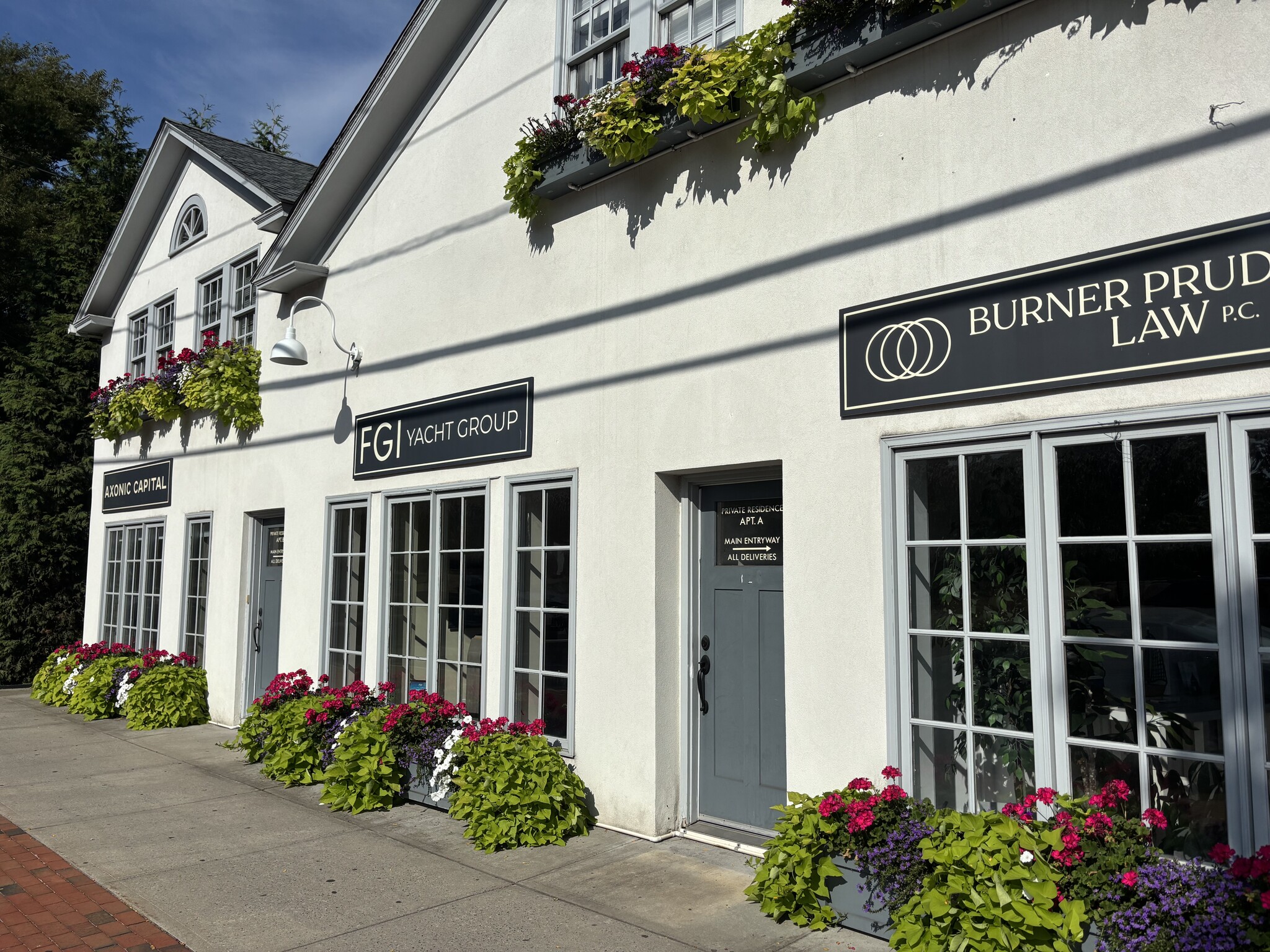 126-130 N Main St, East Hampton, NY for lease Building Photo- Image 1 of 5