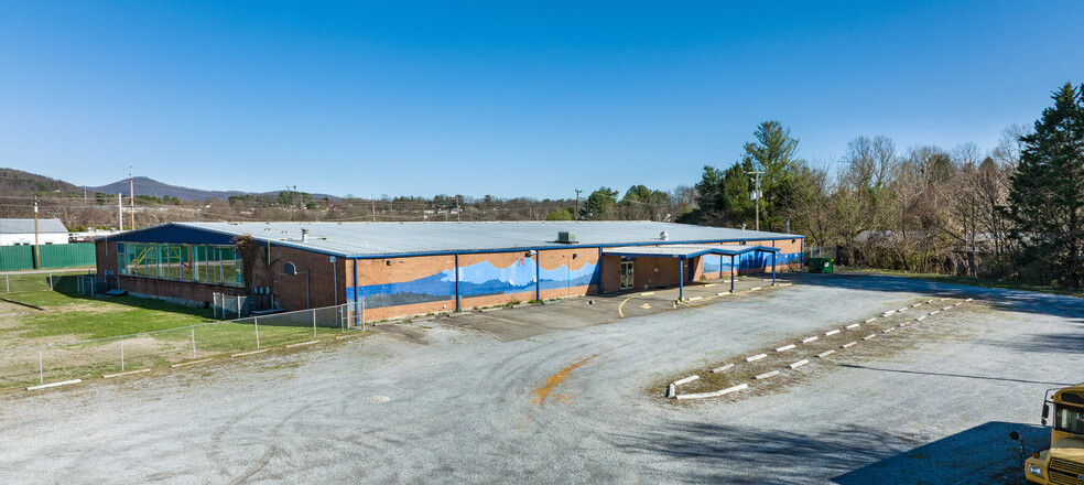 140 Hershberger Rd NW, Roanoke, VA for sale - Building Photo - Image 1 of 21