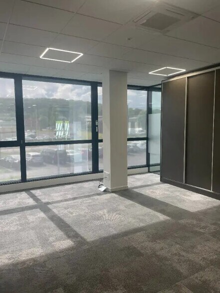 Office in Châtillon-le-Duc for lease - Interior Photo - Image 3 of 4