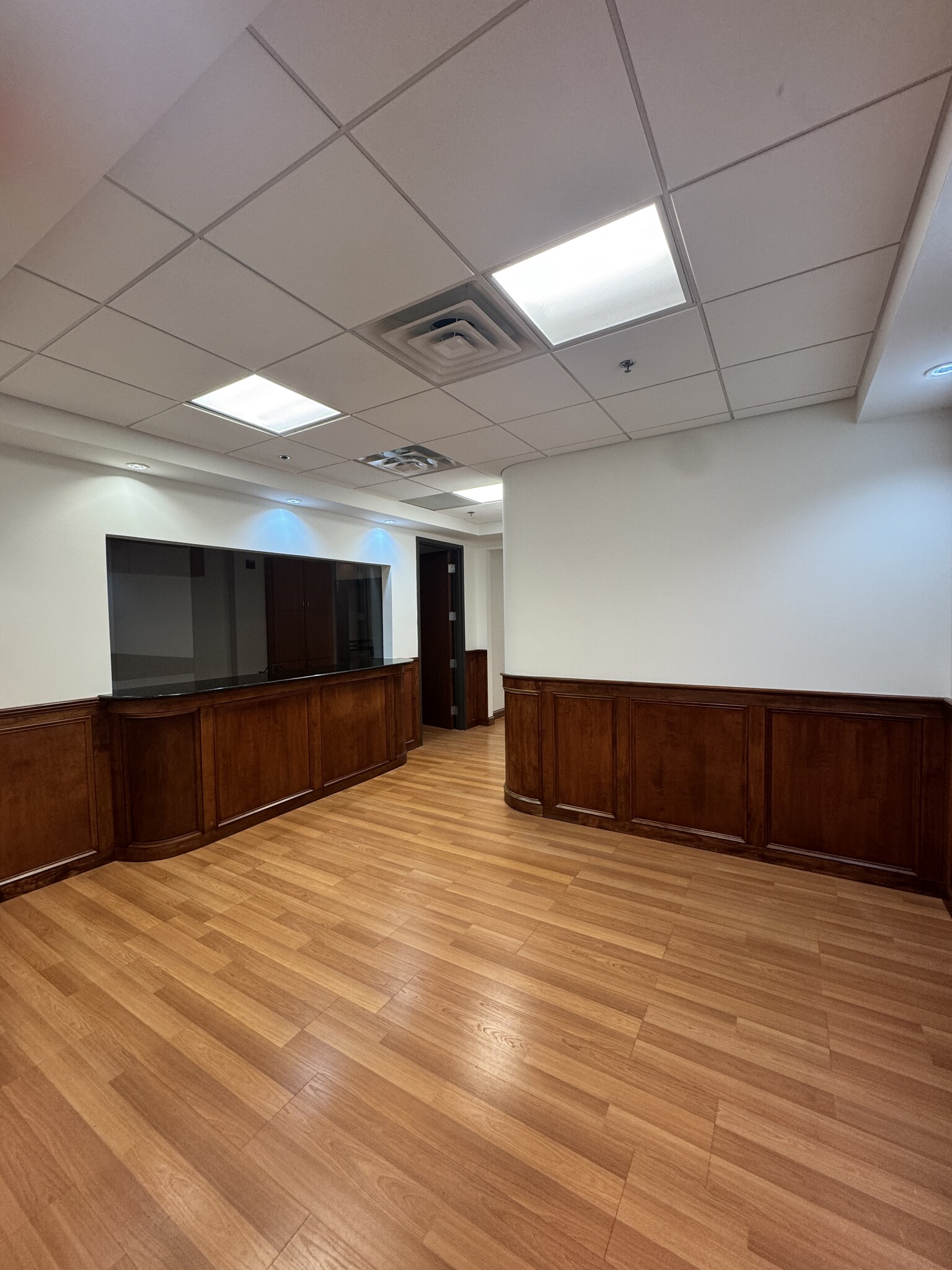 19785 Crystal Rock Dr, Germantown, MD for lease Interior Photo- Image 1 of 3