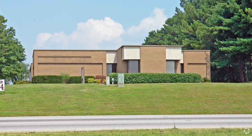 4209 Frontage Rd, Fayetteville, AR for lease - Building Photo - Image 1 of 3