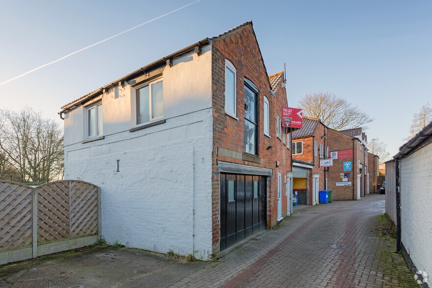 Lairgate, Beverley for lease - Primary Photo - Image 1 of 2