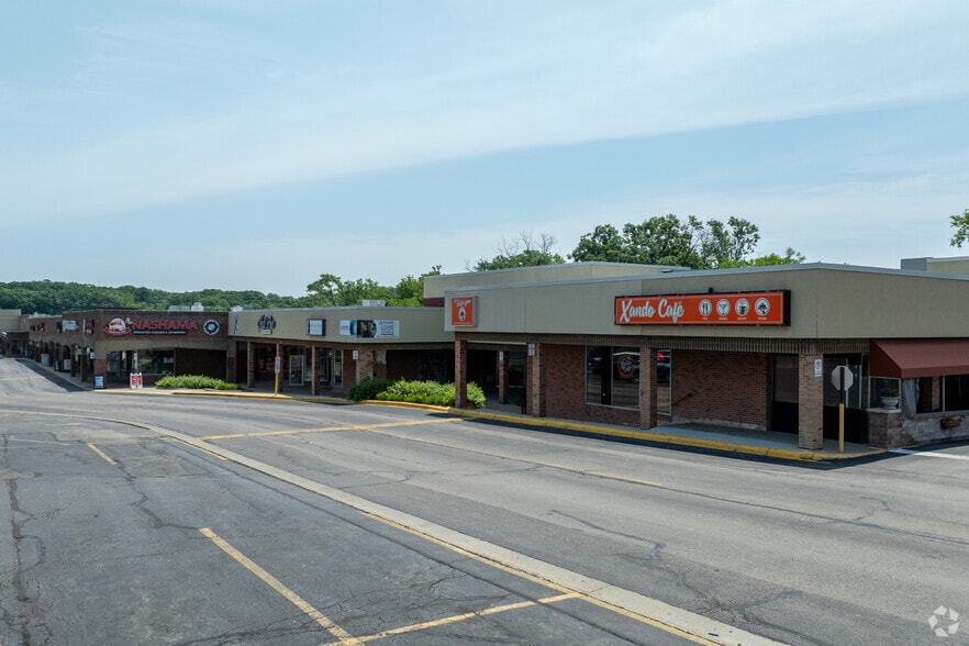 8631-8729 W 95th St, Hickory Hills, IL for lease - Building Photo - Image 2 of 5