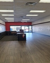 3901-3925 N Richards St, Milwaukee, WI for lease Interior Photo- Image 2 of 2