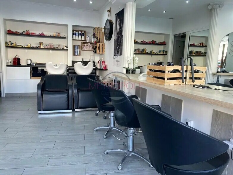 Retail in Cagnes-sur-Mer for lease - Building Photo - Image 2 of 3