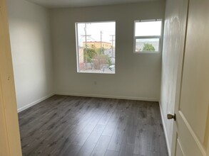 827 E Jefferson Blvd, Los Angeles, CA for lease Interior Photo- Image 2 of 6