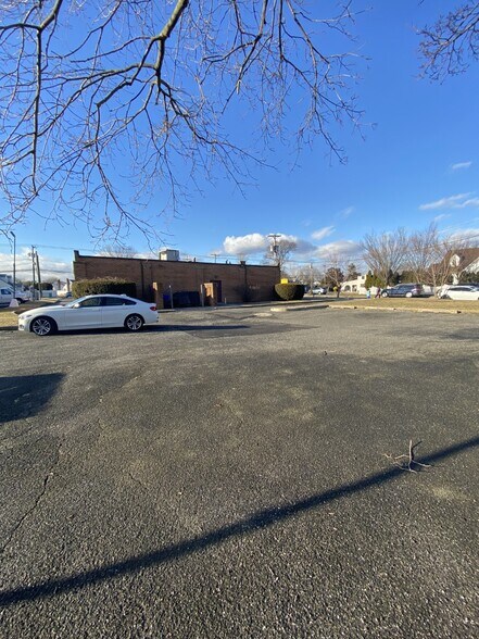 1620 Front St, East Meadow, NY for lease - Building Photo - Image 3 of 24