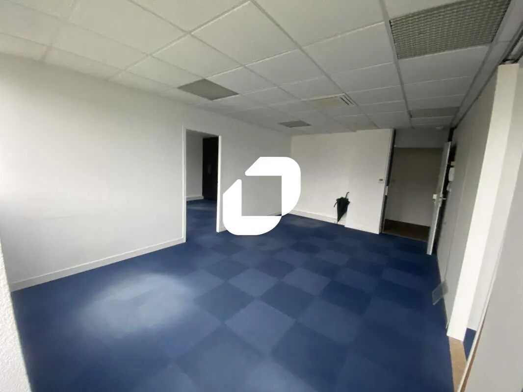 Office in Bordeaux for lease Interior Photo- Image 1 of 8