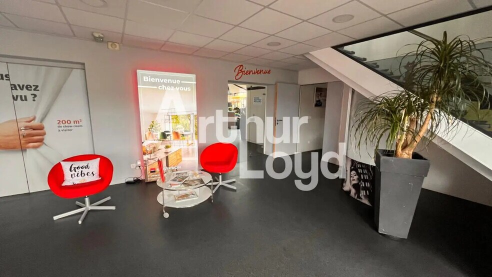 Office in Caen for lease - Lobby - Image 2 of 5