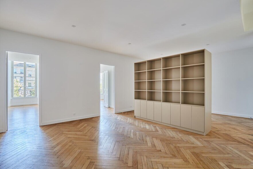 Office in Bordeaux for lease - Interior Photo - Image 3 of 9