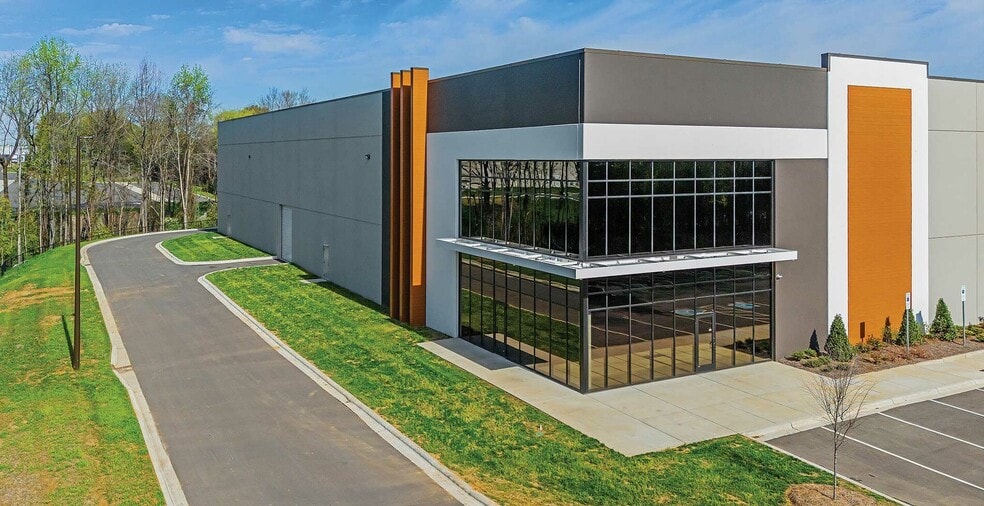 2011 Nevada Boulevard, Charlotte, NC for lease - Building Photo - Image 3 of 13