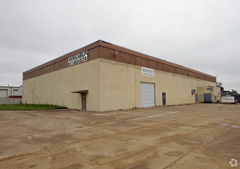 2021 Airport Fwy, Euless, TX for sale - Primary Photo - Image 1 of 1