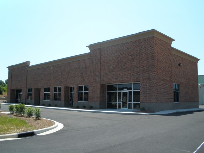 123 Poplar Pointe Dr, Mooresville, NC for lease - Building Photo - Image 2 of 39
