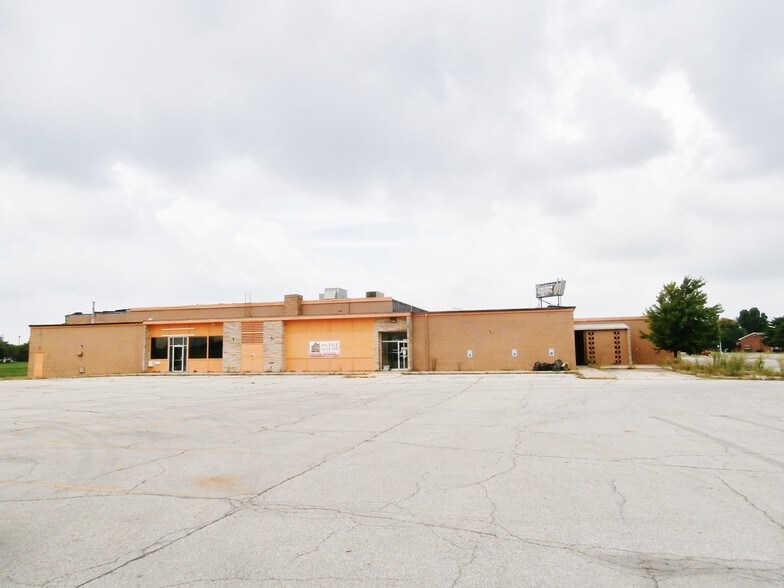 2021 Cedar Crest Dr, Kokomo, IN for sale - Primary Photo - Image 1 of 1