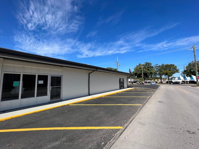 8610 N Suwanee Ave, Tampa, FL for lease - Building Photo - Image 2 of 19